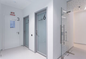 Двери VITRAGE в проекте Клиника доктора Семениченко