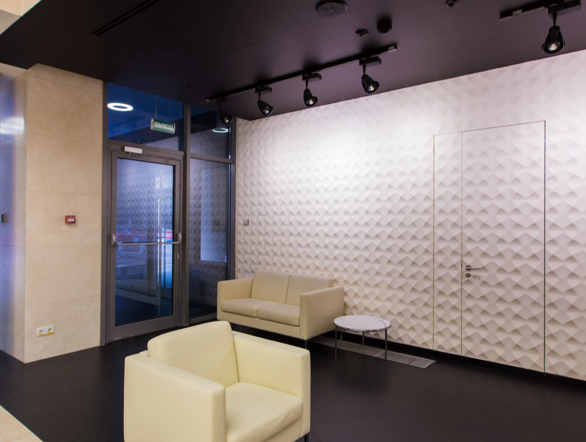 Скрытые двери в офисе