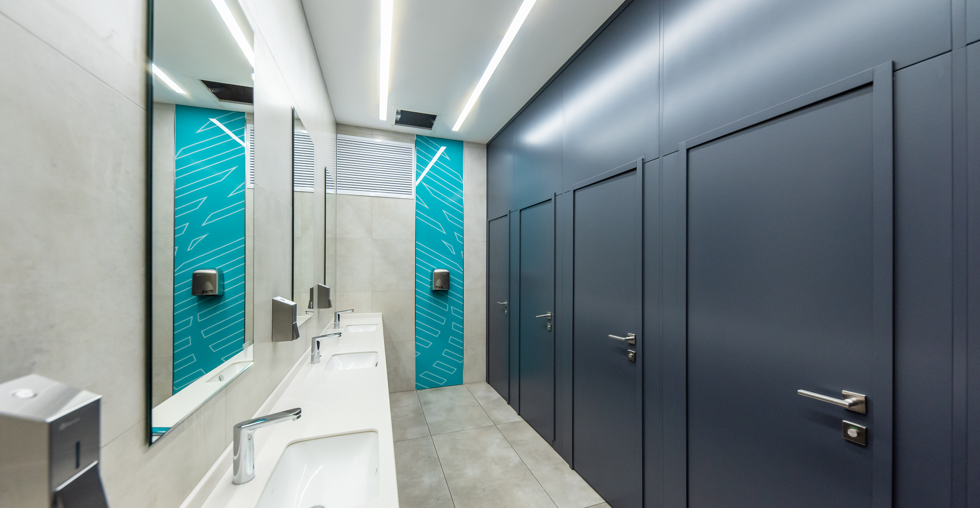 Фото проекта: Nayada установила перегородки в Смоленский пассаж. Изображение № 4