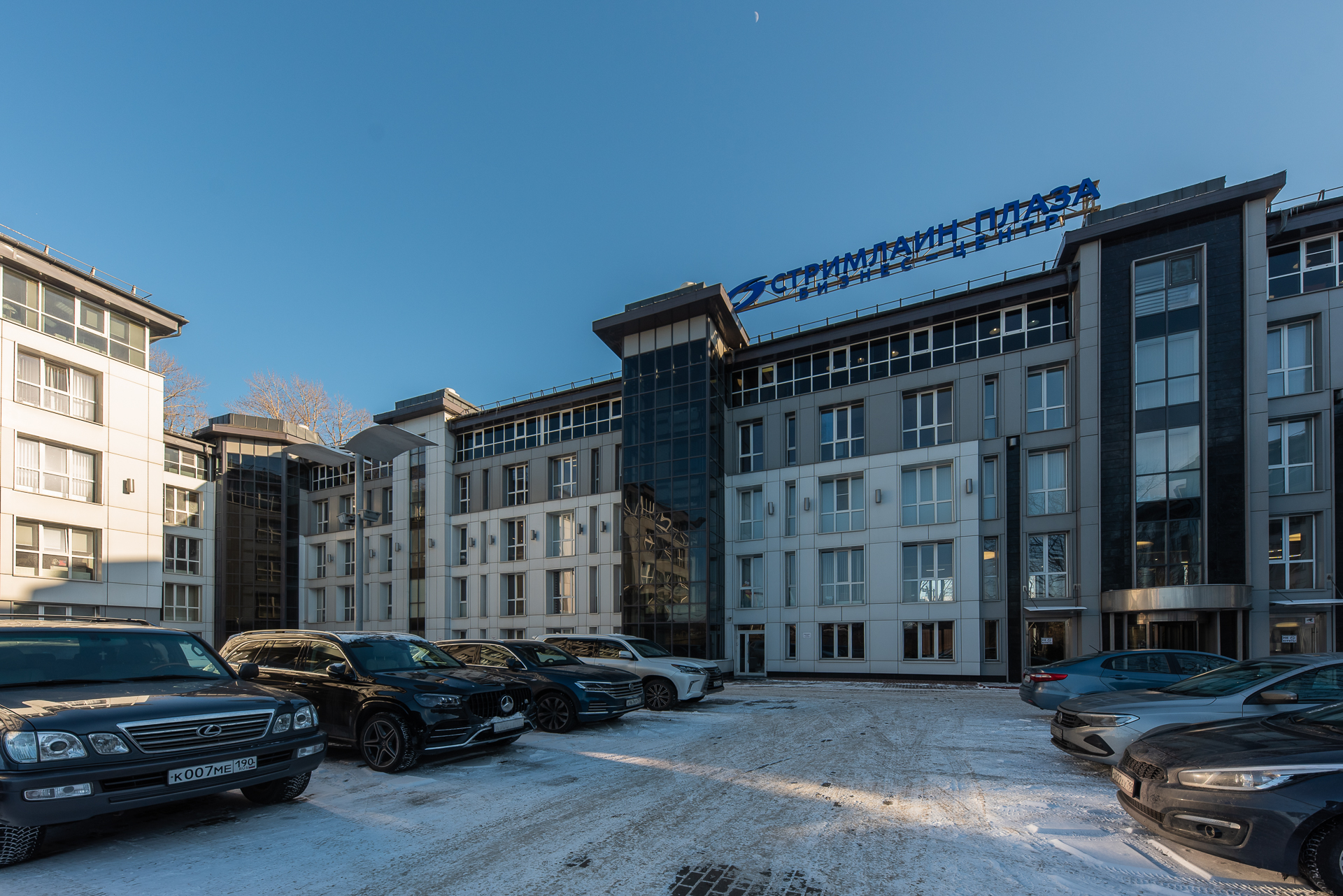 ЮЕ-Интернейшнл крупный импортер электронных и электромеханических компонентов